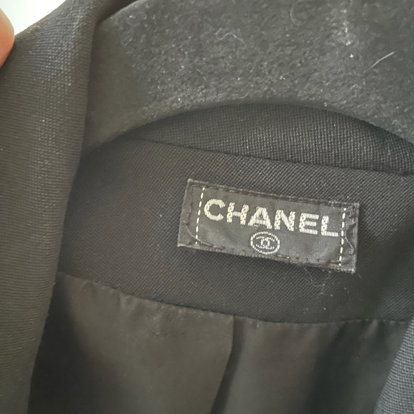Chanel Vintage blazer with black and gold buttons - Picture 5 of 7